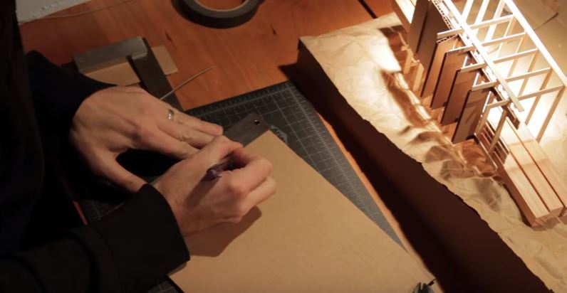 Lieu de travail pour commencer et l’atelier de maquettes d’architecture etendu travail pour ratelier de maquettes d'architecture