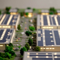 Intégration des panneaux solaires dans les bâtiments industriels