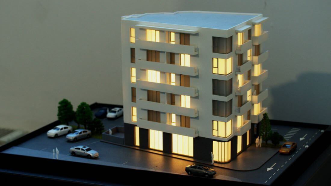 Maquette architecturale d'un immeuble d'appartements moderne